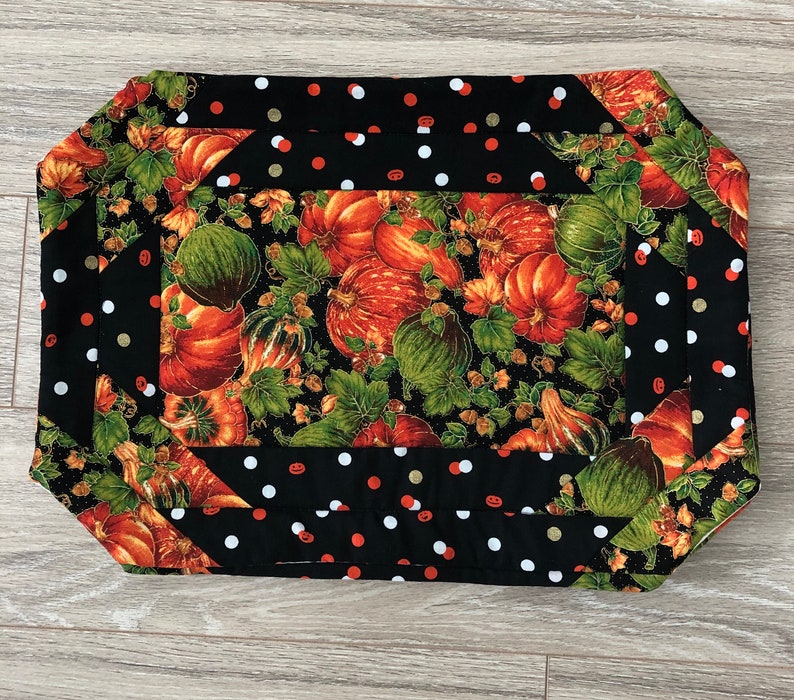 Placemats with napkins