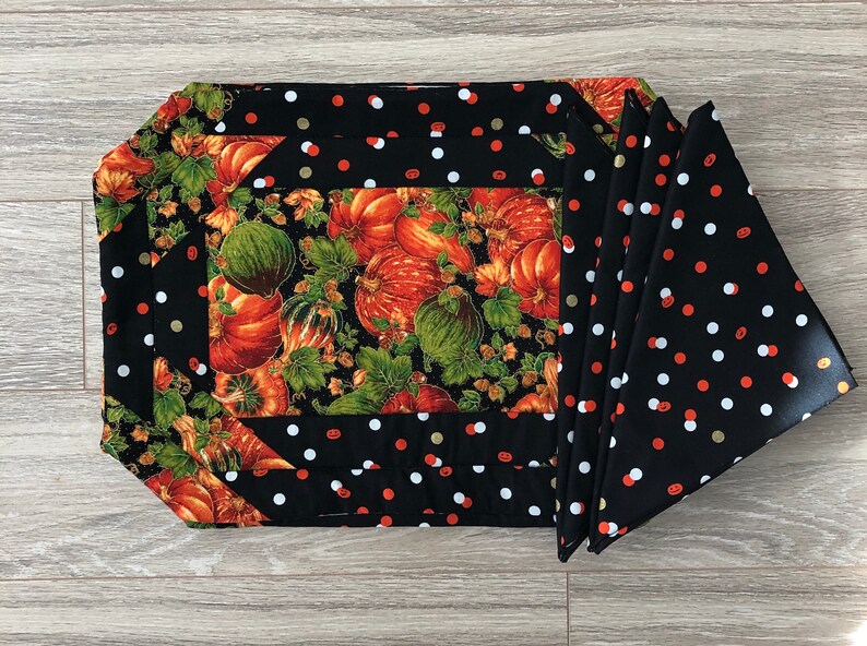 Placemats with napkins
