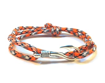 Bransoletka Corrosion Adjustable Double-Wrap Paracord z haczykiem na ryby dla mężczyzn i kobiet - nadaje się również do noszenia jako bransoletki na kostkę