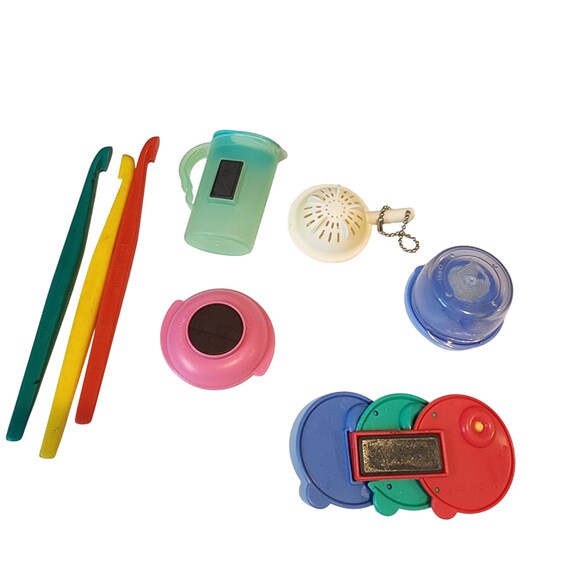Vintage Tupperware  Kitchenware Keychains & Magne… - image 2