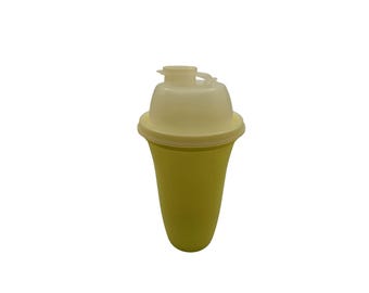 Vintage Tupperware 12 Oz Yellow Drink Mixer Shaker With Lid & Whisk