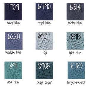 K&ouml;nnte beinhalten: Neun Kn&auml;uel Garn in verschiedenen Blaut&ouml;nen, darunter Marine, Royal, Denim, Mittelblau, Nebel, Hellblau, See, Tiefblau und Vergissmeinnicht. Jedes Kn&auml;uel hat eine Nummer aufgedruckt.