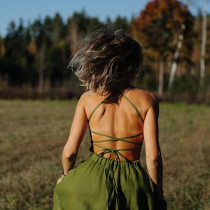 Vestido Seattle, Vestido de lino para damas de honor, Vestido camisola de lino, Vestido con espalda descubierta, Vestido de lino musgo, Vestido largo de lino, Vestido de lino con falda ancha
