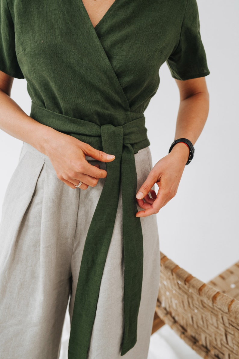 Haut Elle Haut portefeuille en lin Haut portefeuille estival Haut portefeuille pour femme Haut en lin vert Haut en lin à manches courtes Chemisier de mariage en lin image 3