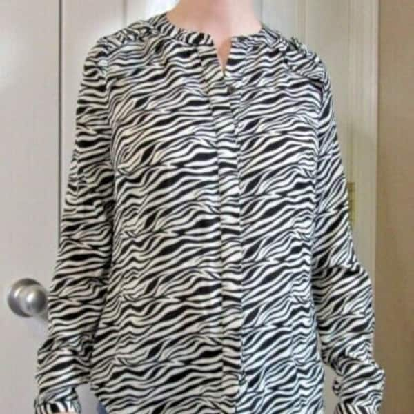 Black White Blouse Vintage Tiger Stripes, BCBGmaxazri, Button Long Sleeve perfect to weat to the Office Size S