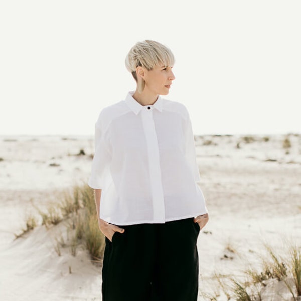Casual minimalistic modern cropped white viscose collar shirt with short sleeves