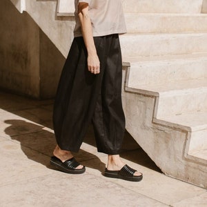 Linge noir minimaliste pantalon large fluide pantalon coulottes d’été pantalon PLAY