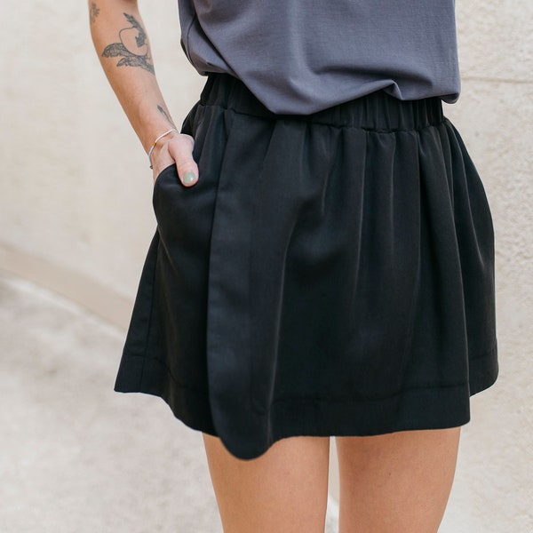 Jupe short noire fluide en Tencel lyocell COUCOU