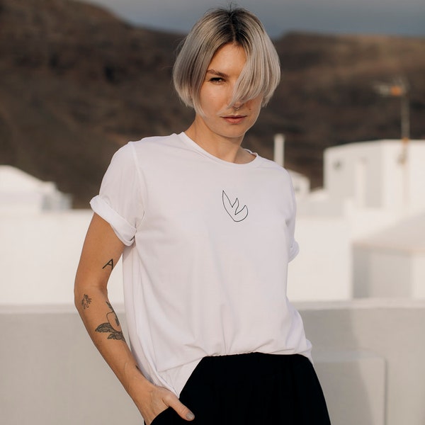 Minimalistic oversized white tshirt with an abstract silkscreen print LaPlaya