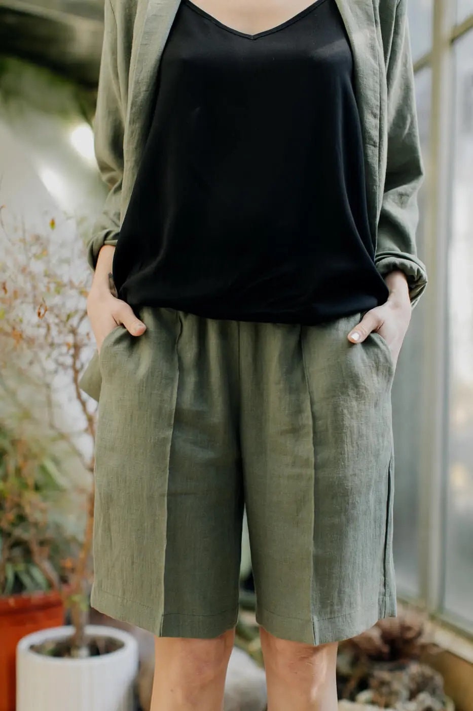 Elegant Khaki Green Linen Bermuda 