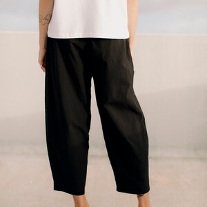 Pantalón culotte minimalista algodón negro fluido verano OSAKA imagen 7