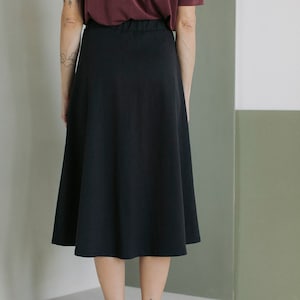 Minimalista carbón negro midi algodón y falda envolvente lyocell TWILL imagen 3