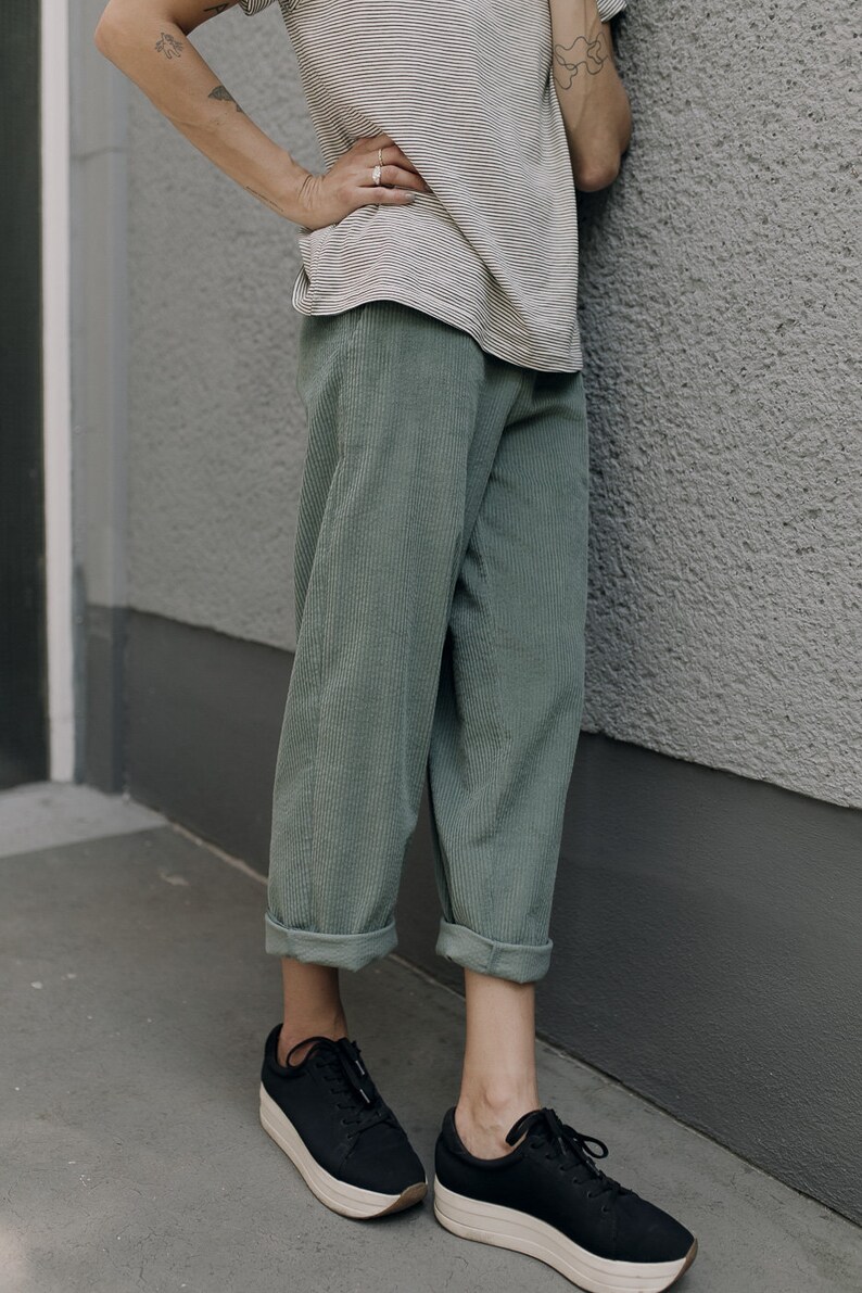 Sage green corduroy wide minimalistic pants comfortable trousers WEEKEND zdjęcie 8