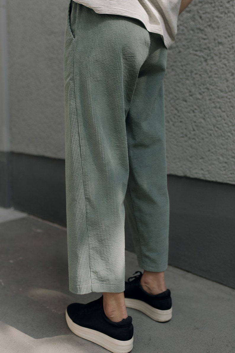 Sage green corduroy wide minimalistic pants comfortable trousers WEEKEND zdjęcie 4