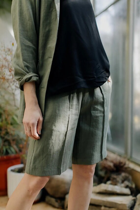Elegant Khaki Green Linen Bermuda 