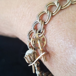 1950s Gold Tone Charm Curb Chain Bracelet: Beige Pearls, Spinning Wheel, Scissors