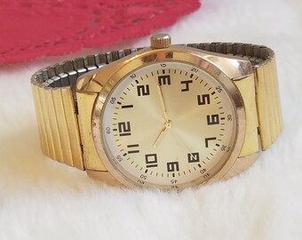 Vintage Men's Gold Tone Metal Chunky With Stretch Band & New Battery Watch For Father's Day Gift