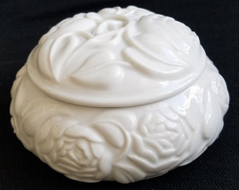 Vtg. White Germaine Monteil Vanity Powder Bowl Porcelain Rose Made in Japan Exclusively for Germaine Monteil