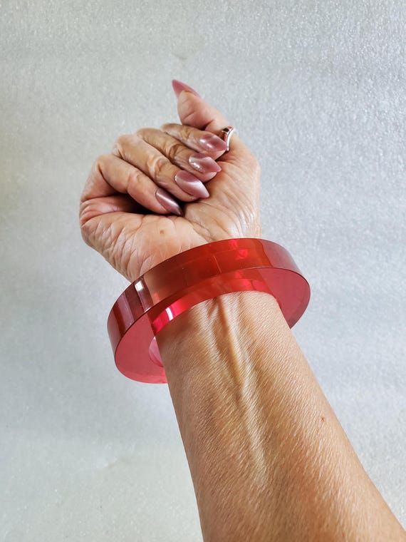 1970's Raspberry Lucite Bangle: The Mods - image 7