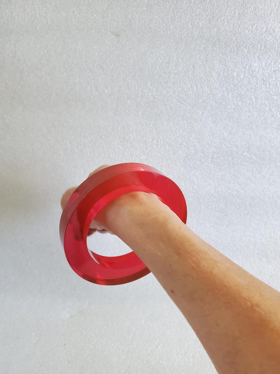 1970's Raspberry Lucite Bangle: The Mods - image 6
