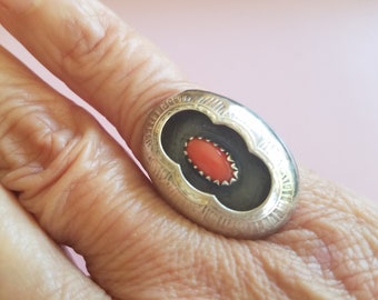 1980s Oval Red Coral Sterling Silver Shadow Box Ring - Southwestern Style