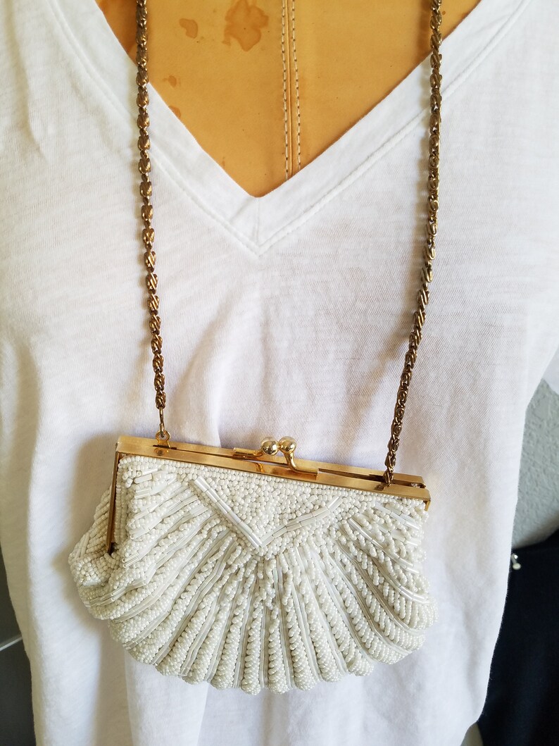 Wedding Kiss Clasp Hand Beaded 1950/'s Hand Made Purse Gold Tone Hardware Elegant White Glass Bead Evening Bag Clam Shell Shaped Prom