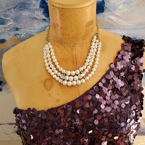 1980's Triple Strand Faux Glass Pearls Adjustable Statement Necklace For Elevating Your Style