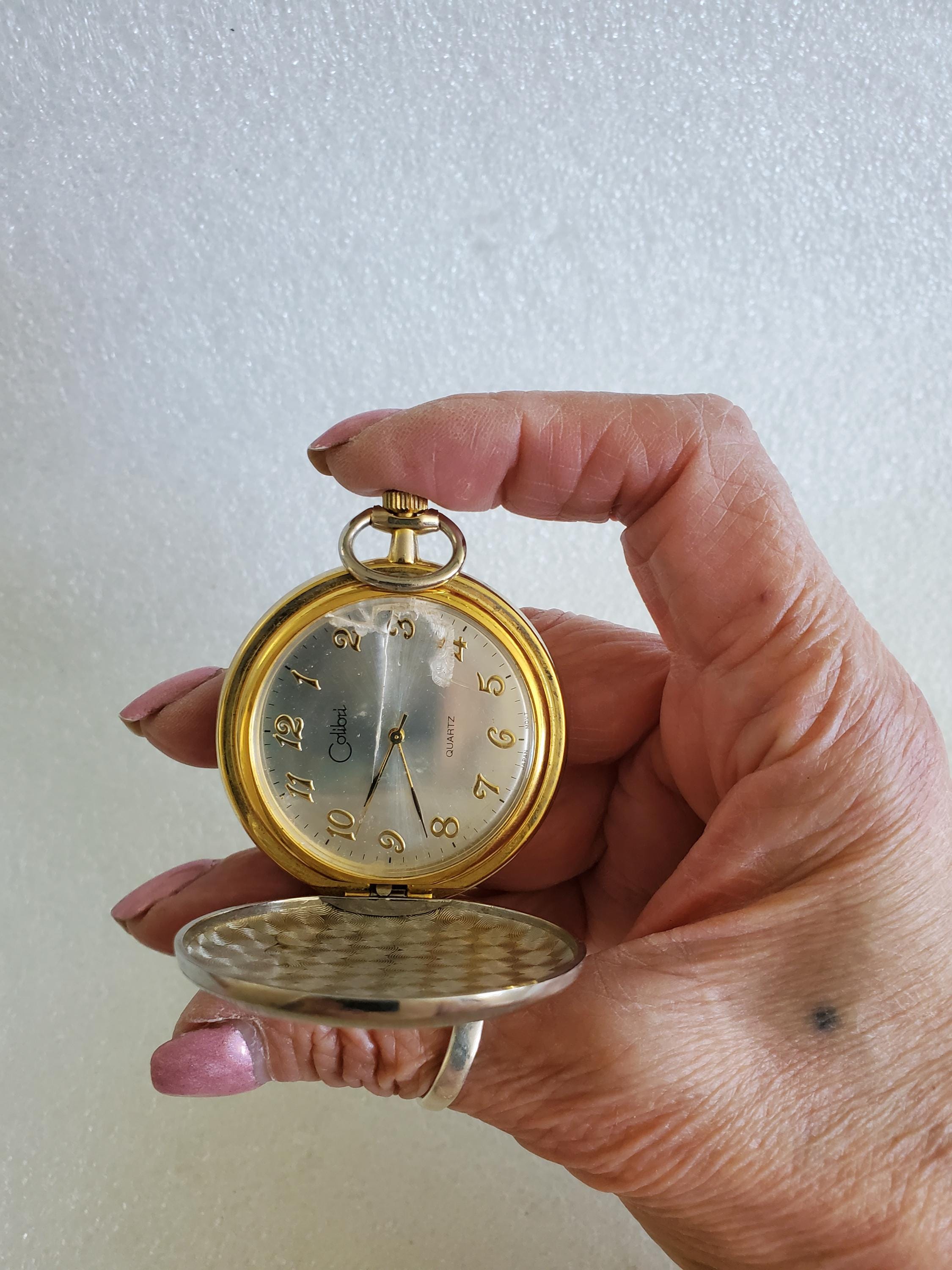 Vintage Colibri Quartz Round Pocket Watch: Cracked Lens, New 