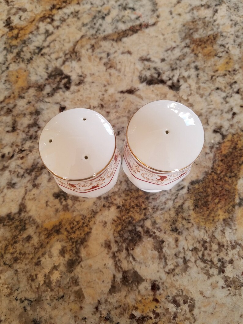 Thanksgiving Table Accessories Vintage White Porcelain Salt /& Pepper Shakers Rustic Brown Paint With Scroll Leaves And Stems Gold Stripes