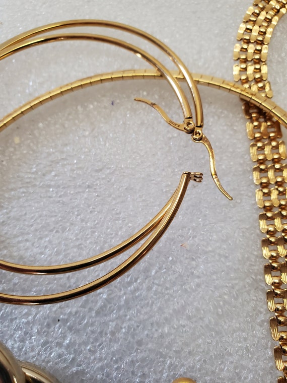 Vintage Lot of Gold Tone Jewelry At Total of 5 Pi… - image 8