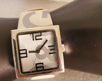 Vintage Dolce & Gabbana Unisex Watch: Square Face, White and  display picture 3