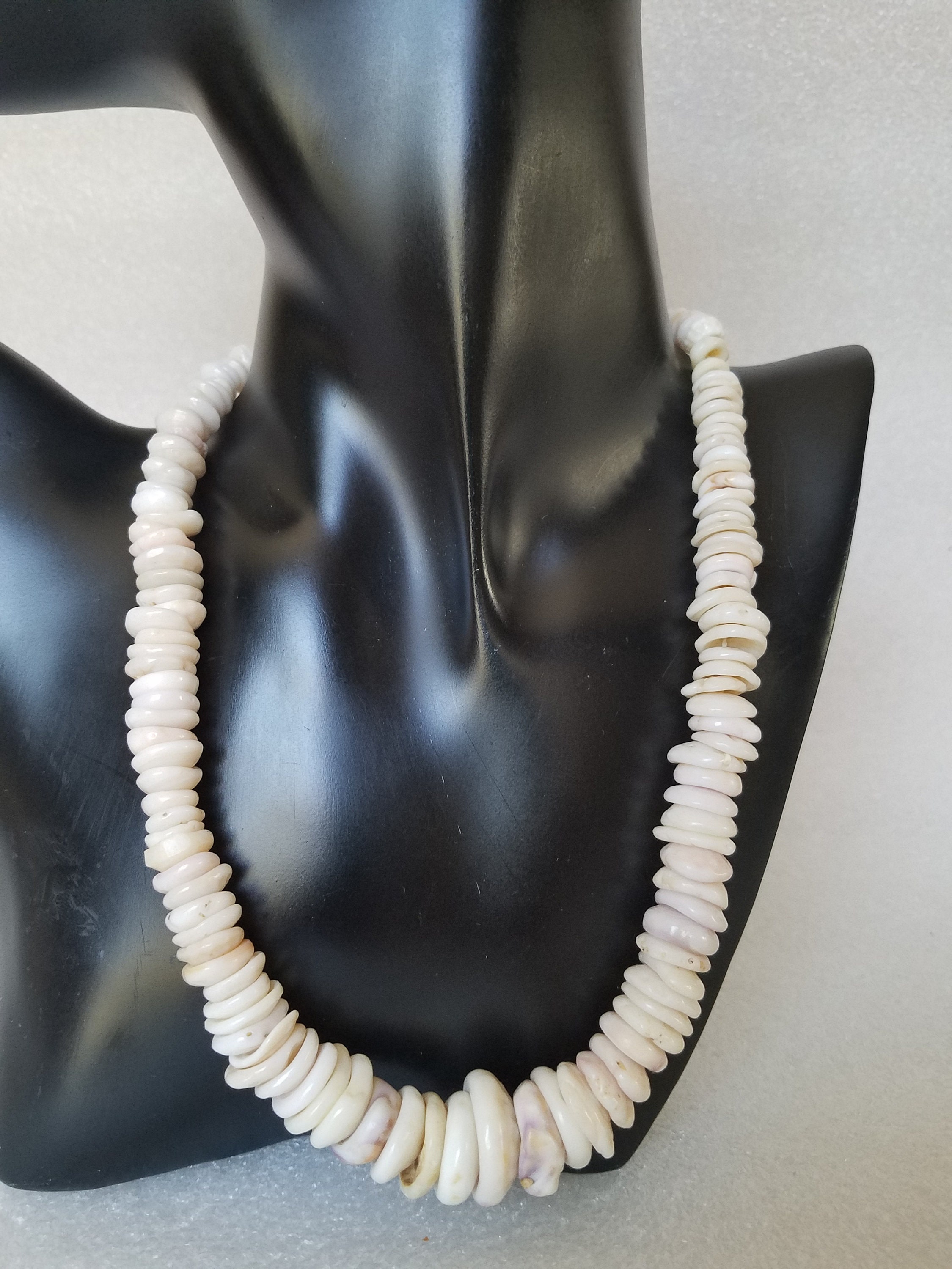 Genuine Vintage Hawaiian Puka Shell Necklace in Graduated