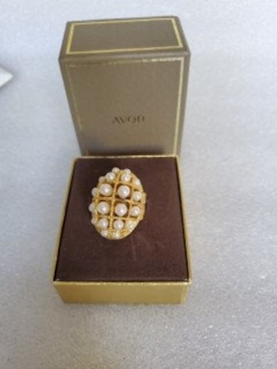 Avon 1973 Pearls Glace With Dome Faux Pearls Eggs… - image 2