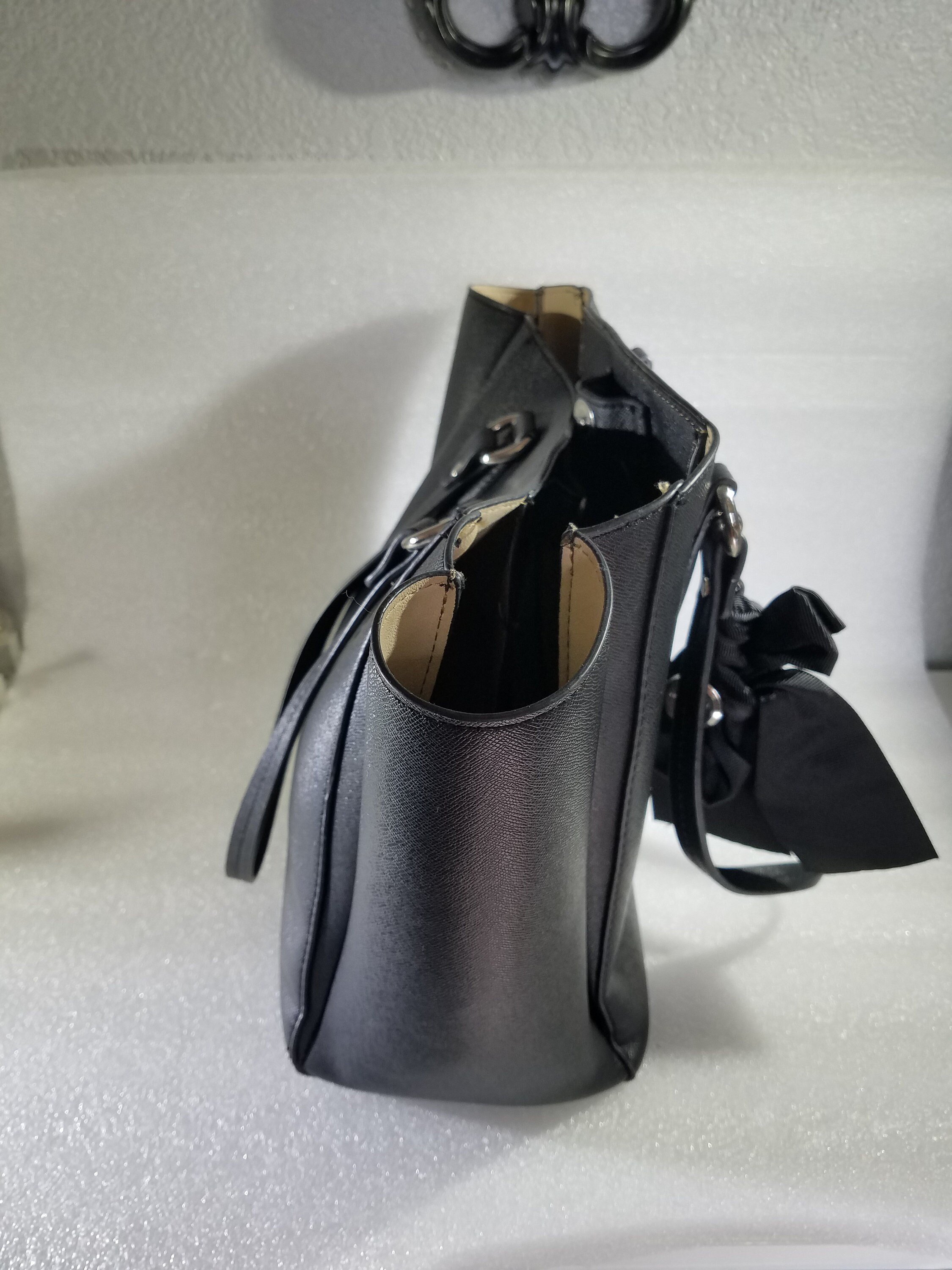 Vintage Black Leather London Fog Shoulder Handbag: Wide 
