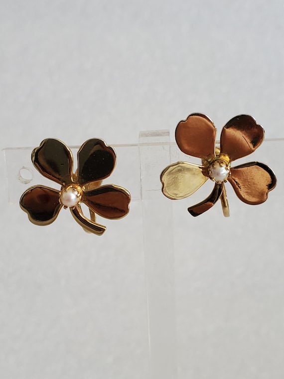 10K Gold 4 Leaf Clover With Real Pearl Screw Back 