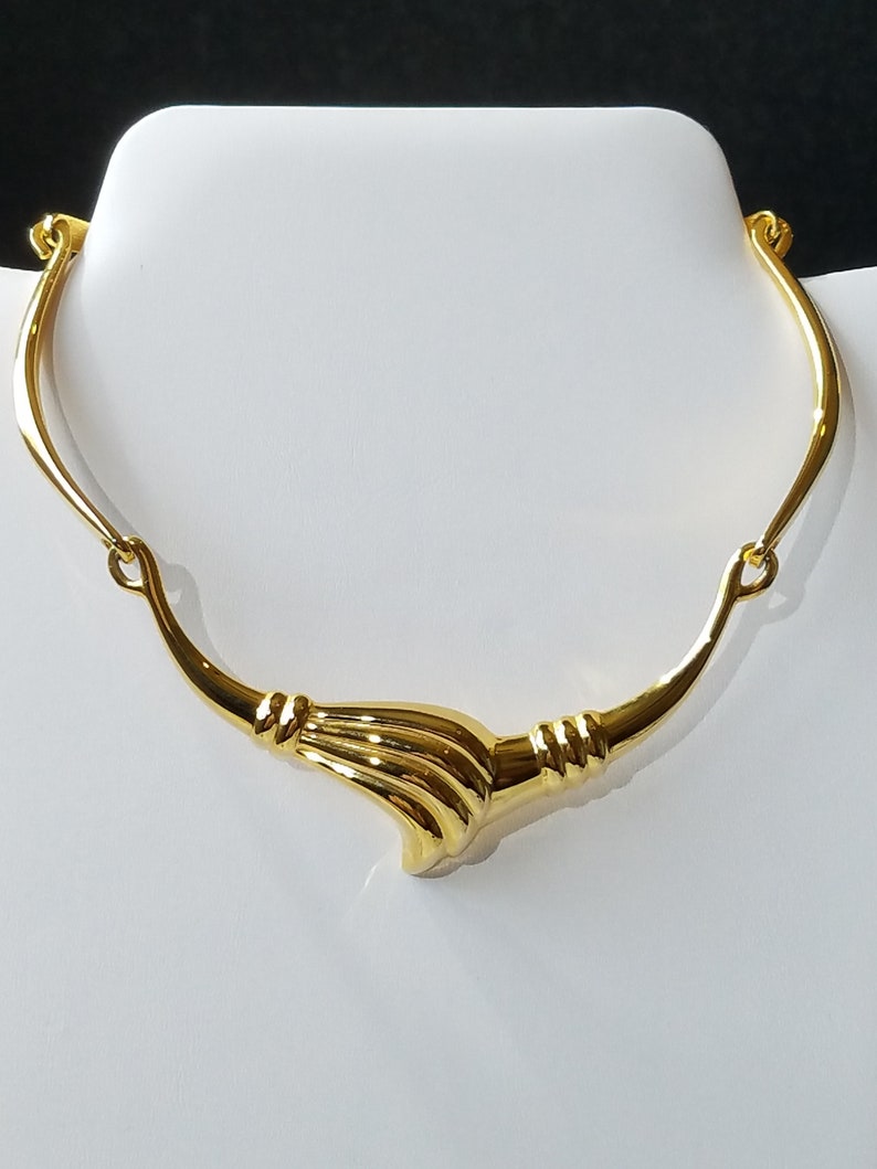 Runway Gift Vintage Gold Tone Statement Choker Sweeping Curved Design Concave Back Smooth /& Textured Finish Chunky Middle Hook Clasp