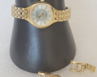 Ladies Timex Essentials Vintage Gold Quartz Watch Works Excellent
