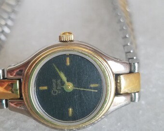 Vintage Two-tone Caravelle Bulova Quartz Ladies Watch: Gold  display picture 1
