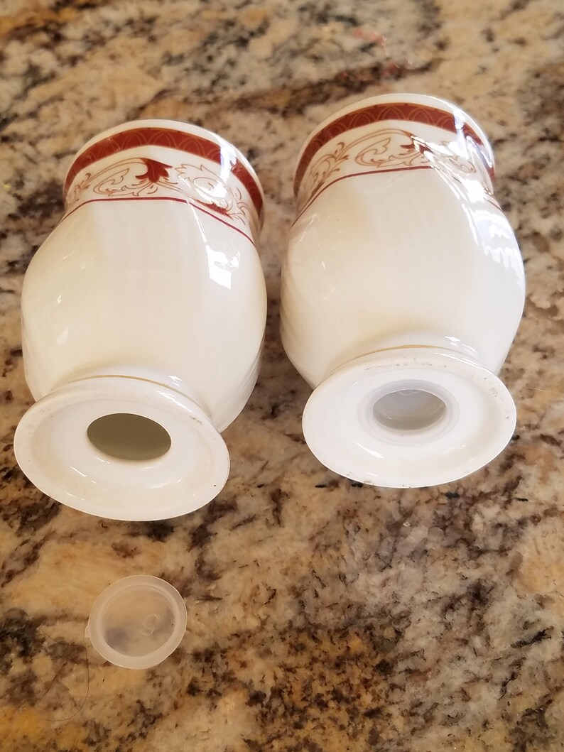 Thanksgiving Table Accessories Vintage White Porcelain Salt /& Pepper Shakers Rustic Brown Paint With Scroll Leaves And Stems Gold Stripes