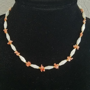 1980&#39;s Classic Angel Skin Coral Chips and Mother of Pearl Beaded Choker - Ideal for Beach or Resort Wear