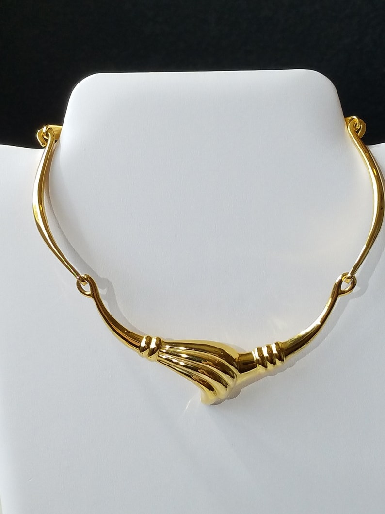 Runway Gift Vintage Gold Tone Statement Choker Sweeping Curved Design Concave Back Smooth /& Textured Finish Chunky Middle Hook Clasp