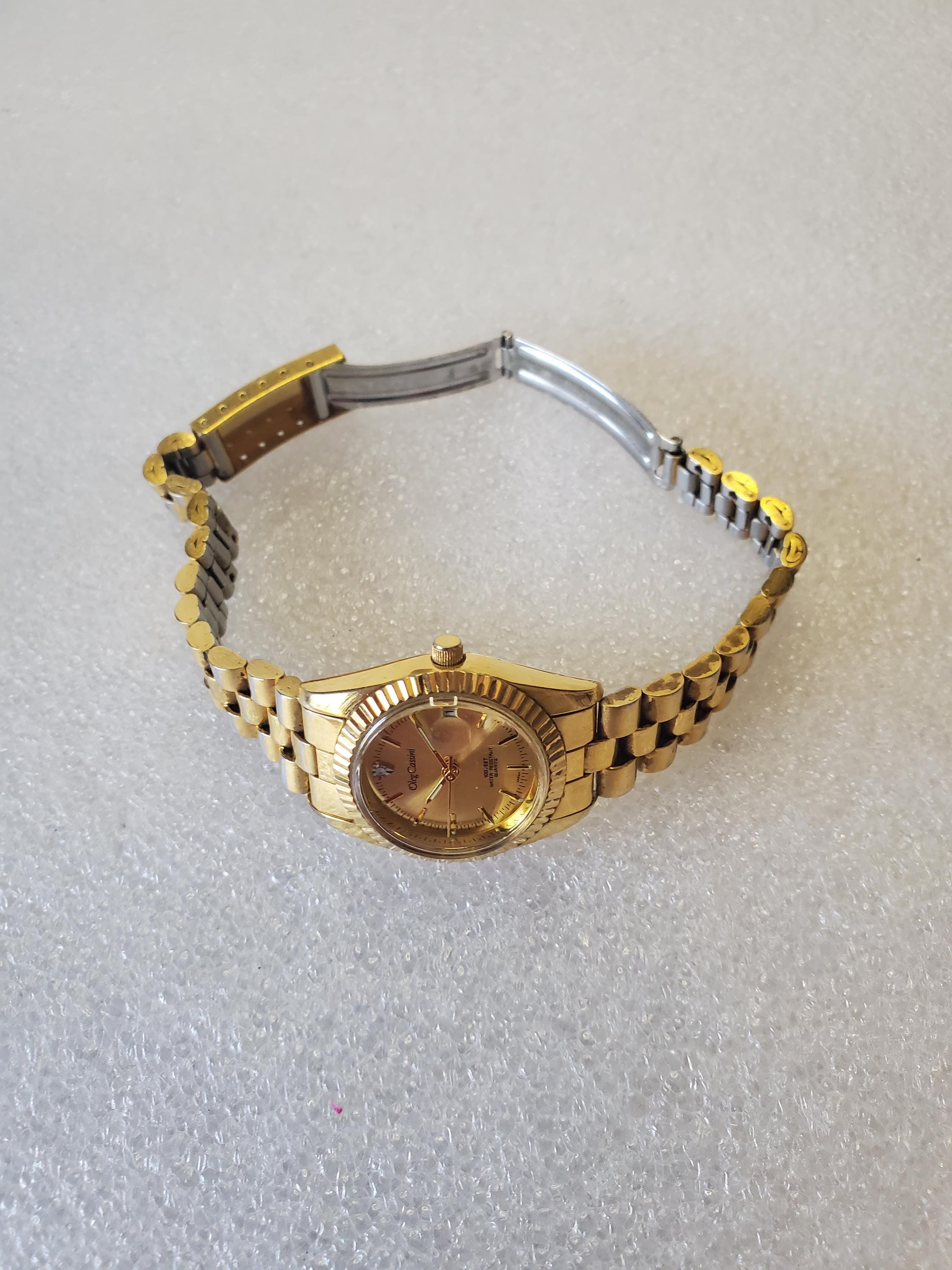 Vintage Ladies Oleg Cassini Diamond Quartz Watch W/big Round 