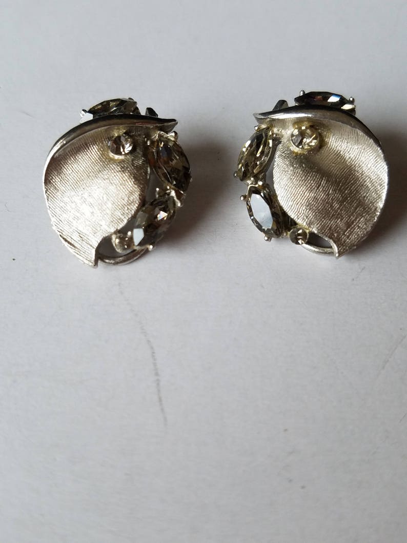 BSK Rhinestone Earrings BSK Jewelry Vintage Glam BSK Earrings Silver Tone Textured Leaf Design Gray /& Silver Clip On Earrings