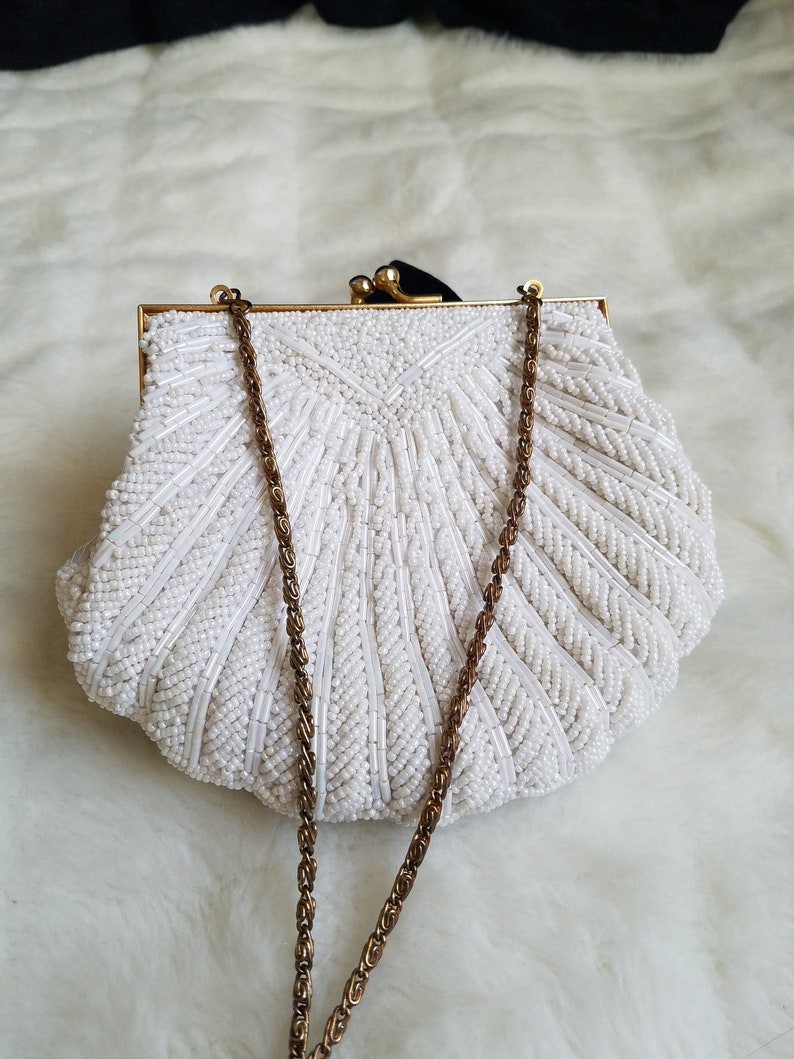Wedding Kiss Clasp Hand Beaded 1950/'s Hand Made Purse Gold Tone Hardware Elegant White Glass Bead Evening Bag Clam Shell Shaped Prom