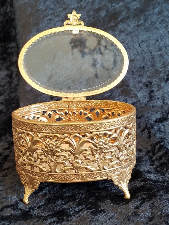 Hollywood Regency Ormolu Gold Tone Metal Beveled G