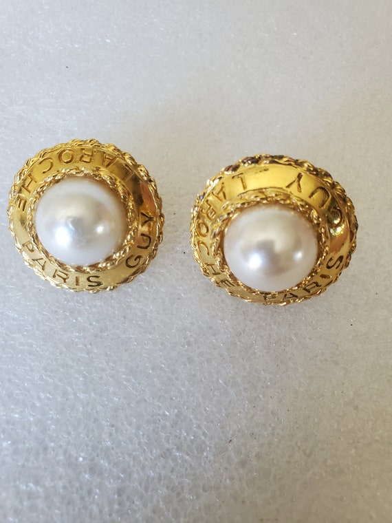 Vintage CHANEL white teardrop faux pearl dangle earrings with blue