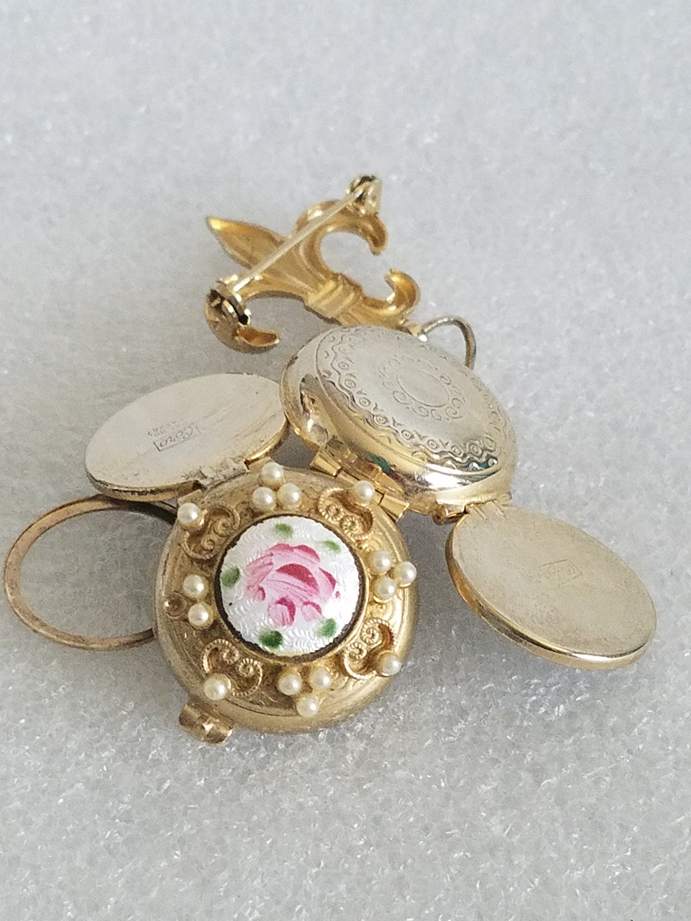 Coro Pegasus ロケットブローチ　ヴィンテージ Vintage CORO PEGASUS Gold Plate Leaf Brooch Earring Set - Etsy Canada