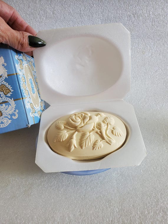1978 Avon Victoriana Soap Dish W/ Original Soap & Box: Boudoir