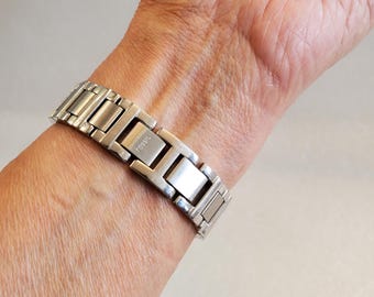 Vintage Fossil Women's Silver Tone Watch: Pink Face, Crystal Bezel
