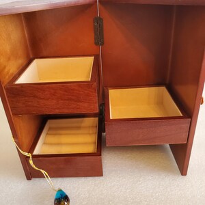 Vtg. &quot;The Bombay Company&quot; Dark Cedar Wood Jewelry Box W/ Murano Glass & Compartments for Keepsake Dresser Box